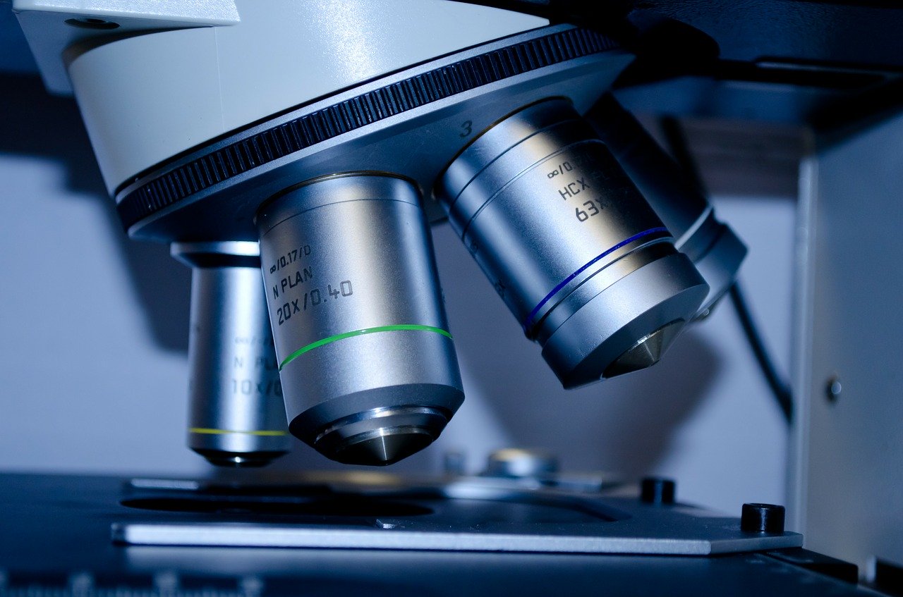microscopio ricerca scientifica lavaggio nasale CRS